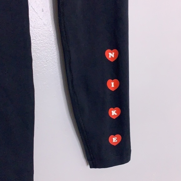 Nike Smooch red Lips love legging black heart logo women’s XS nwt new with tags - Picture 6 of 10